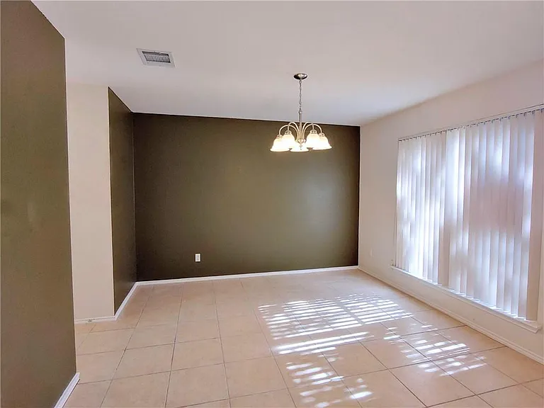 1101 Wood Creek Dr — Photo 7