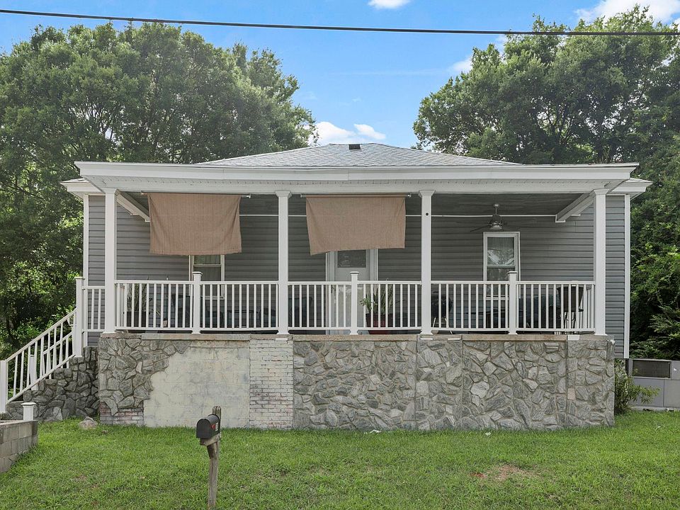 1st image of 38 3rd Ave