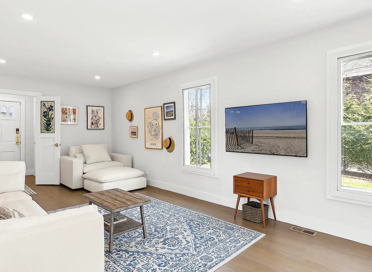 Sag Harbor Village Fully Renovated 4 BR with Pool — Photo 4