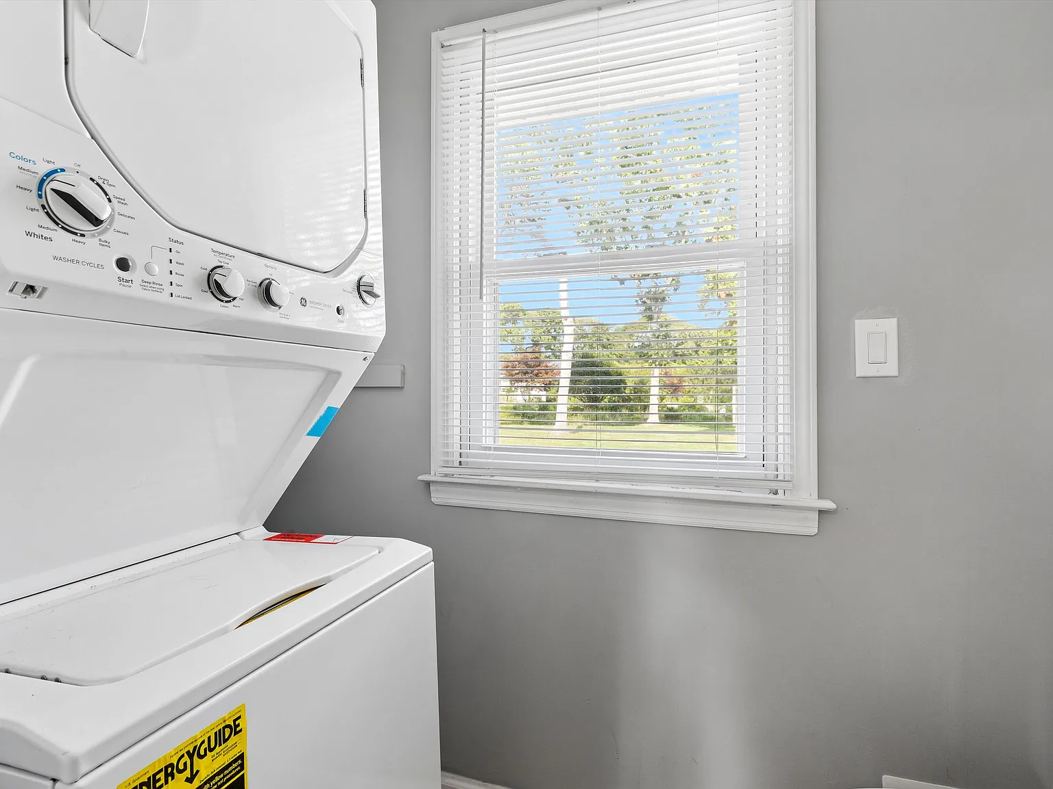 New Rental in the heart of Hampton Bays — Photo 3