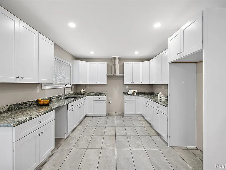2080 Gladstone St #1 — Photo 8