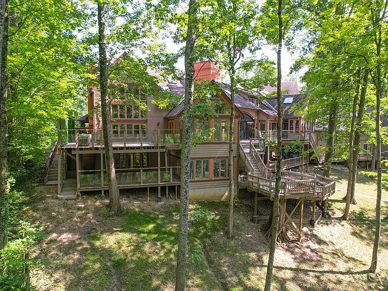 7883 Chestershire Dr — Photo 45