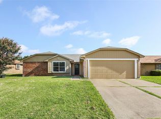 2646 Fairmont Dr, Grand Prairie, TX 75052