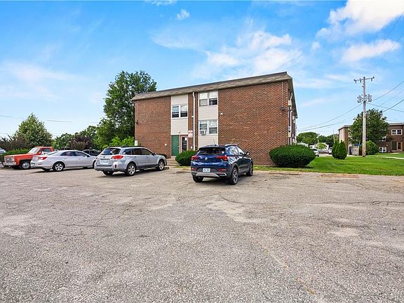 3rd image of 50 Carnation St APT 6