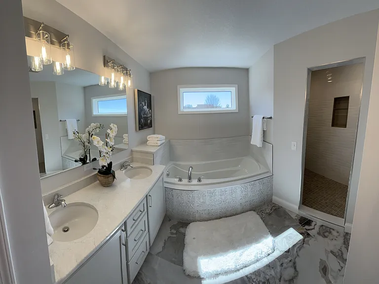 9867 Kahler Ave NE — Photo 6