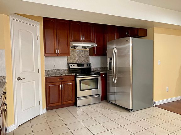 Beautiful kitchen with granite countertop and stainless steel appliances