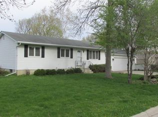 11 S 22nd St, Clear Lake, IA 50428