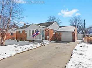 31557 Dover St, Garden City, MI 48135