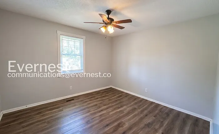 404 Dabney Dr — Photo 12