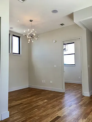 Rented by Manhattan Management LLC | media 61