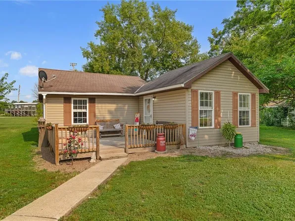 702 N Locust St, Urich, MO 64788