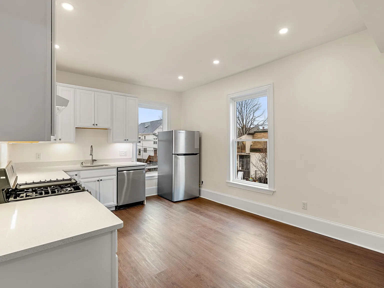 3 bed, 1300 sqft, $3,200 — Photo 4