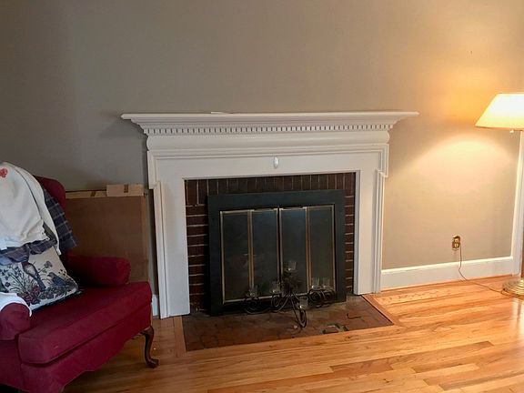 3rd image of 720 Laurel Ave E