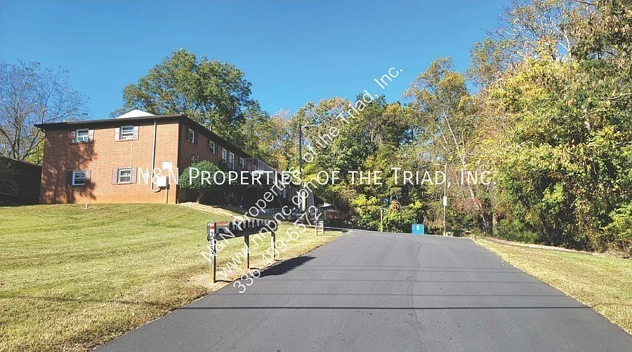 2 Bedroom Apartment in King NC Upstairs Unit!! — Photo 2