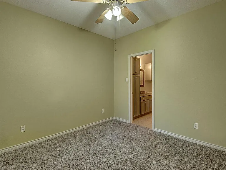 7642 Dallas St — Photo 38