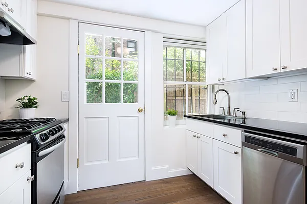 Rented by Compass | media 12