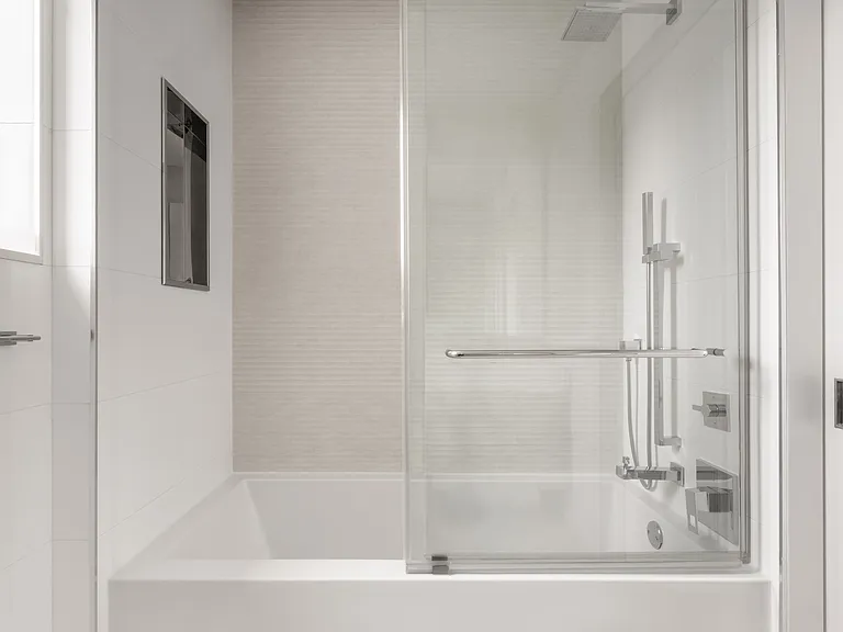 555 W 43rd St #12H — Photo 8