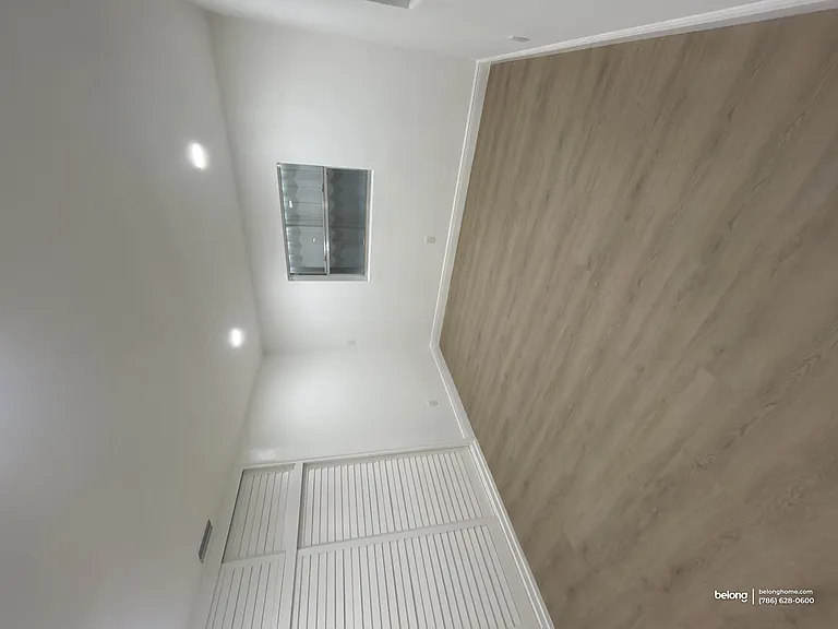 3050 NE 9th Ter #SINGLE FAMILY — Photo 5