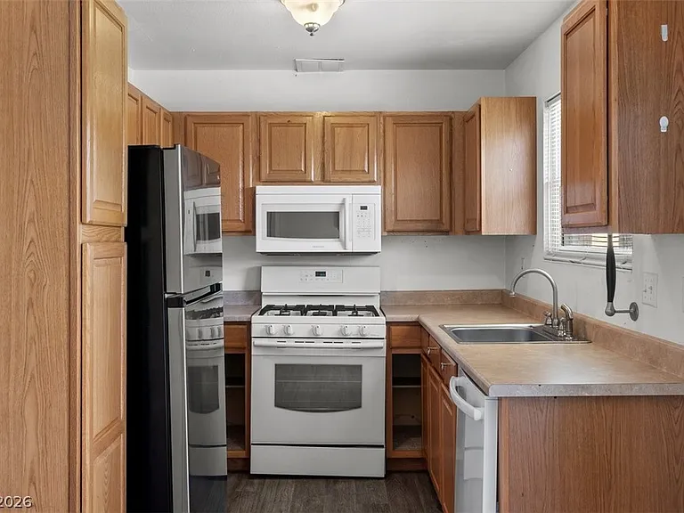 245 Meyers Ave — Photo 7
