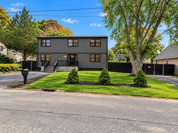 6 Sportsman Court, Shirley, NY 11967