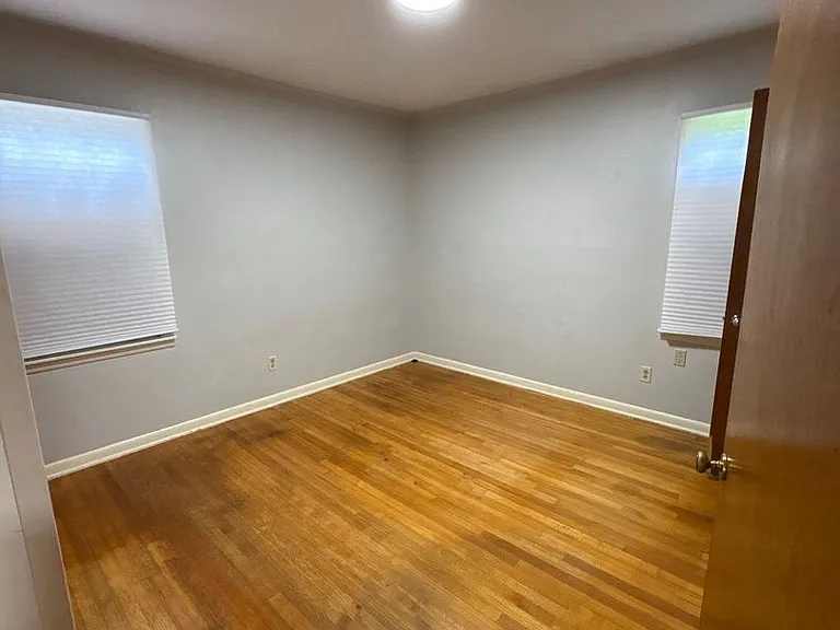 1552 Delmont Rd — Photo 11