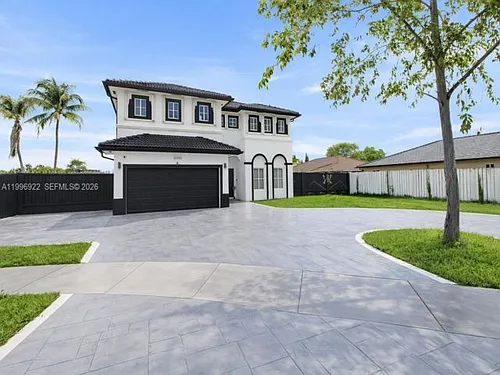 15045 SW 38th Ter Photo 1