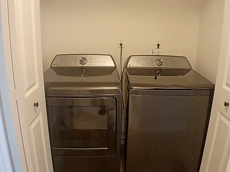 Prentiss Pointe Apartments — Photo 341