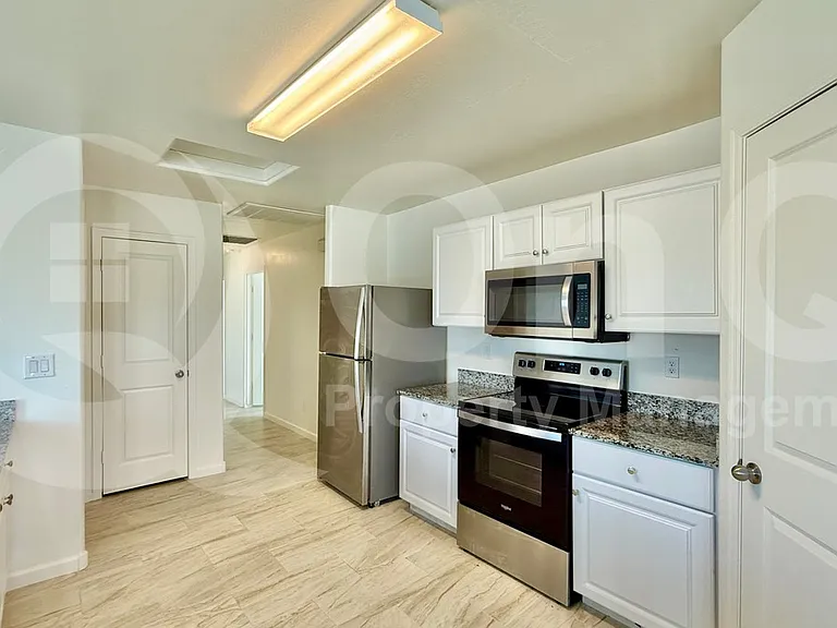 1081 W Palo Verde Ave — Photo 4