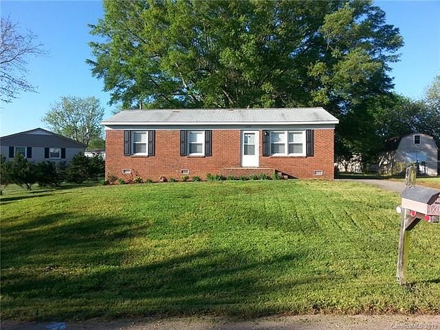 1st image of 409 Farmville Dr