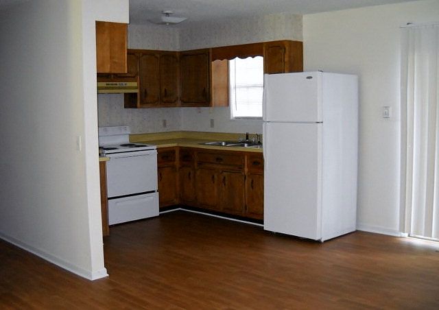 2nd image of 2125 Lone Oak Rd