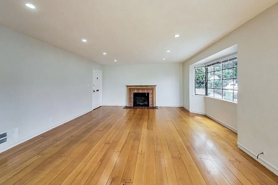 Spacious, remodeled two bedroom above the lake. Views, patio, and parking! — Photo 3