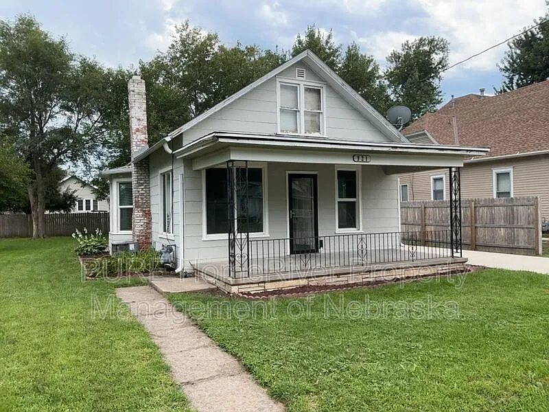 2 bed, 1.0 bath, 1140 sqft, $1,150 — Photo 2