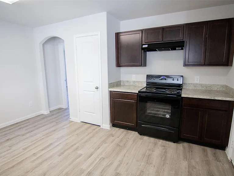 3514 Bluebird Park Ln — Photo 3