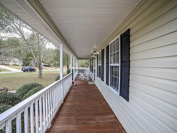 5th image of 125 Fox Hall Trl