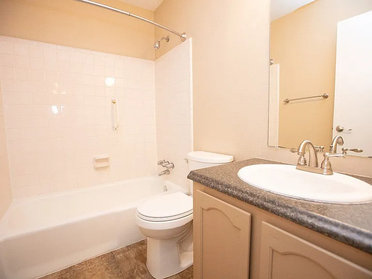 Boulder Creek Apartments — Photo 8