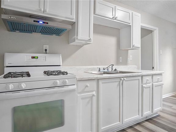 4th image of 5136 Broadmoor Ct