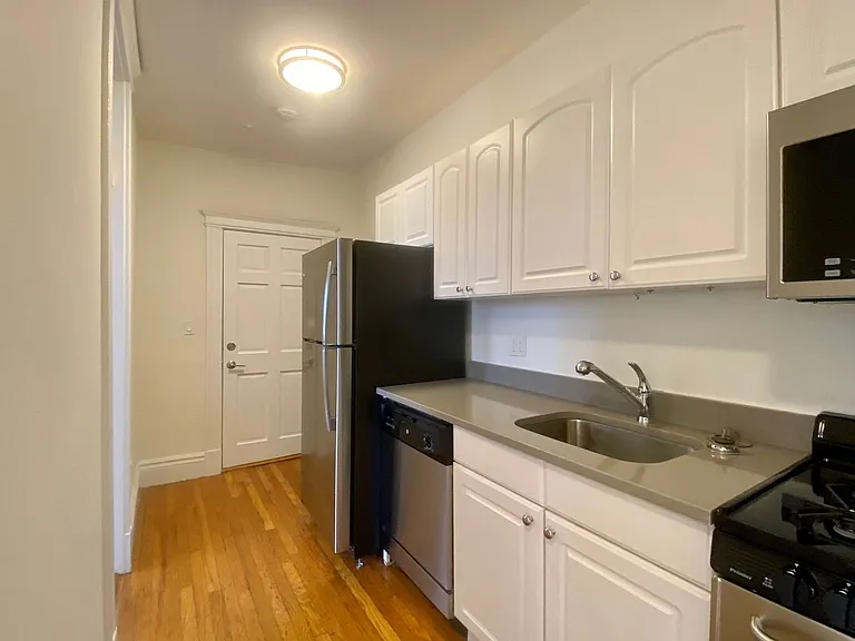 12 Camelot Ct #15R — Photo 33