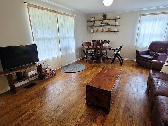 3rd image of 604 Jasmine Ln