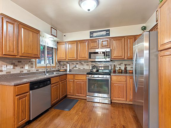 5th image of 8937 Westwood Dr