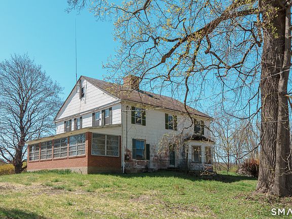 5th image of 76 South Canaan Road