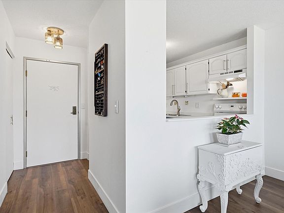 5th image of 1425 W 28th St APT 322