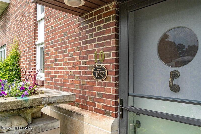 4th image of 10 Marion Avenue