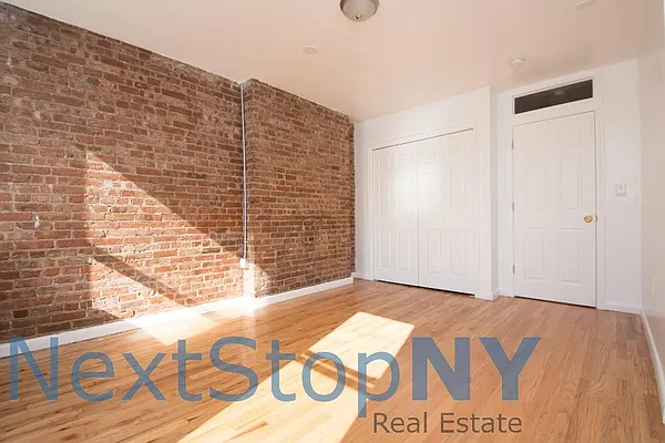 Rented by NextStopNY | media 10