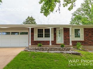 11947 Kentwood Dr, Maryland Heights, MO 63043