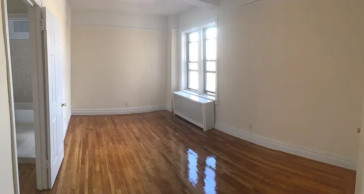 Rented by Roberto Guilbet, LREB | media 4