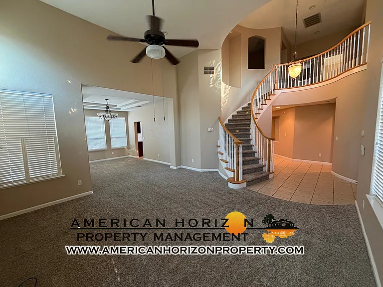 424 Crescent Dr — Photo 7