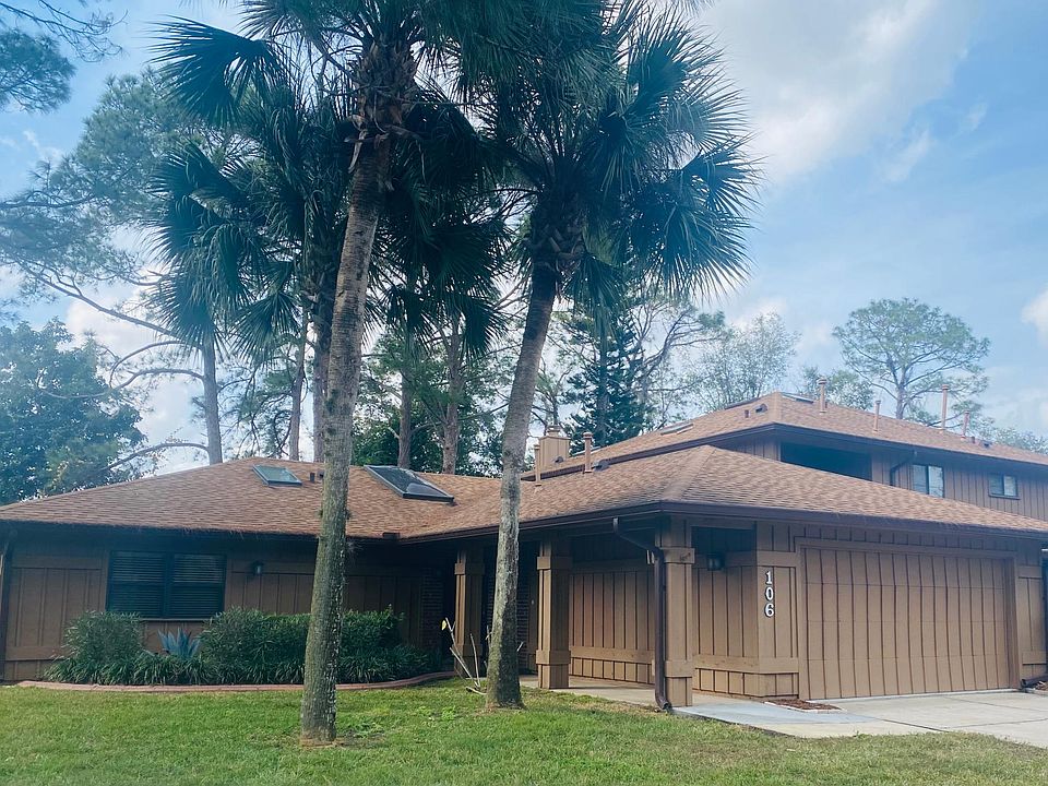 view of facade with 2 car garage