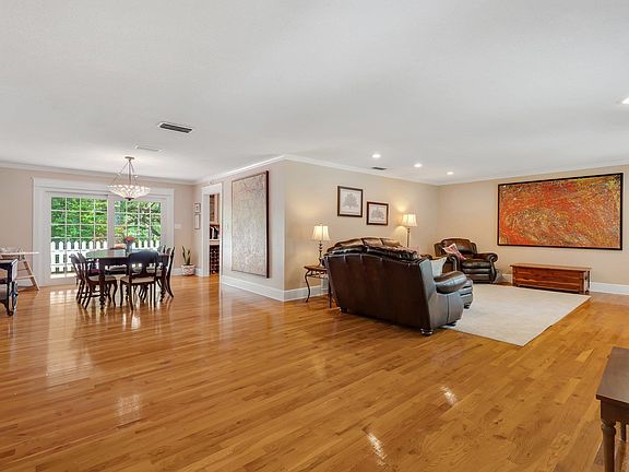 3rd image of 2609 Lotus Dr