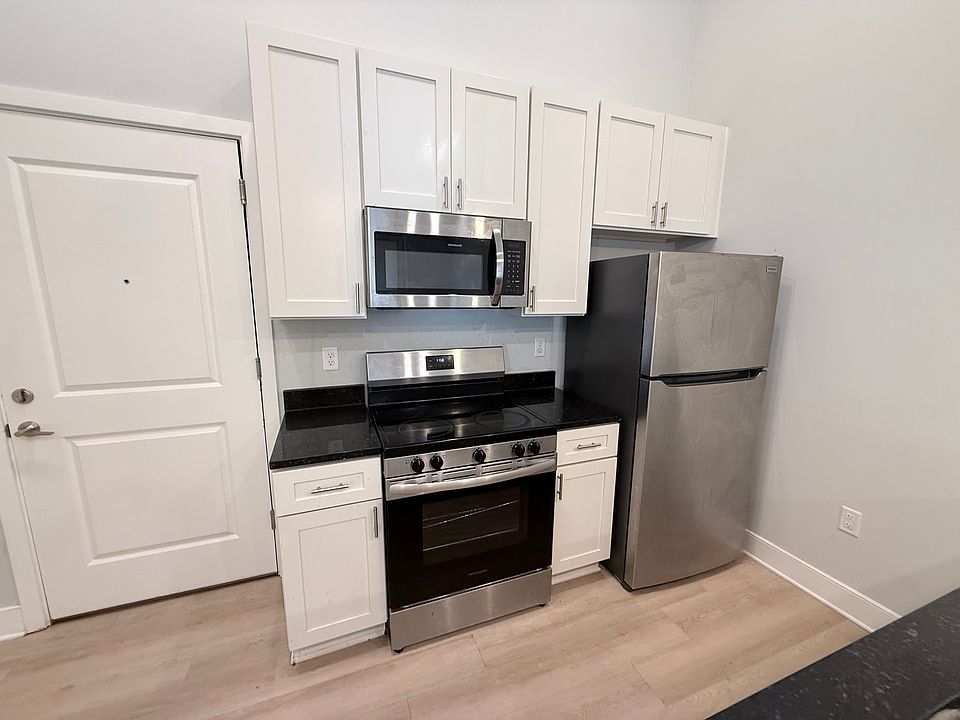 Kitchen with range/refrigerator/dishwasher/microwave