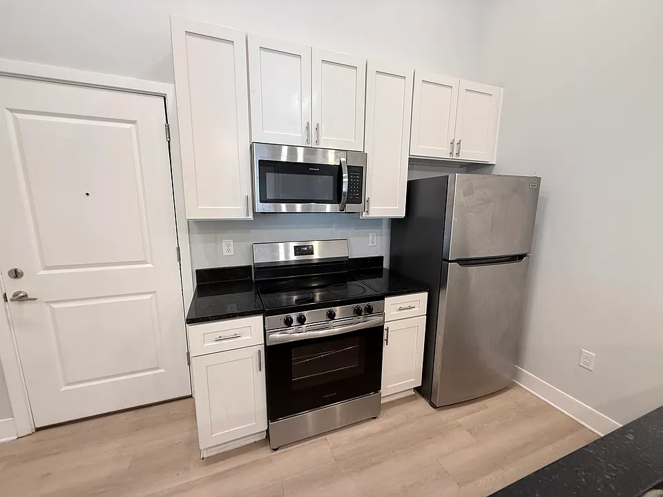 310 W 31st St #7